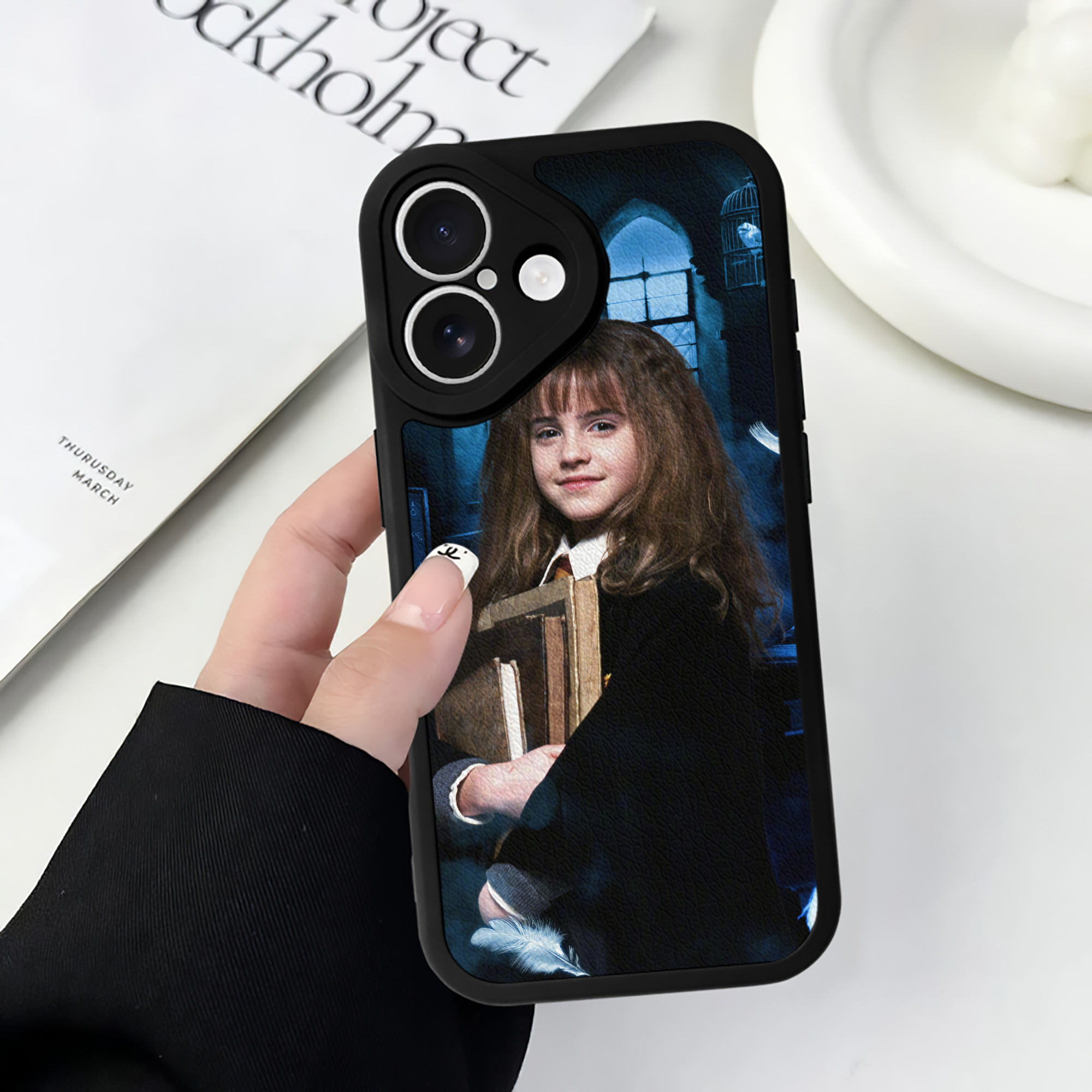 （画像用） Harry Potter ハリー・ポッターシリーズ 【iPhone 16シリーズ対応】シリコンスマホケース（レザー調） 材質：シリコン